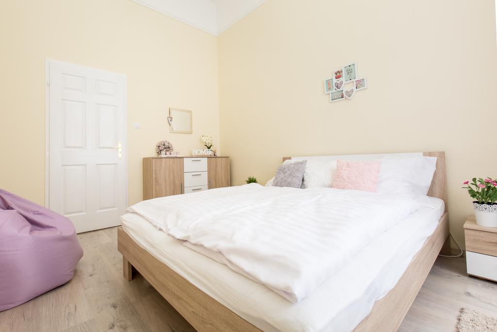 Bpm: Dob70 Classic Apartment In Downtown Boedapest Kamer foto