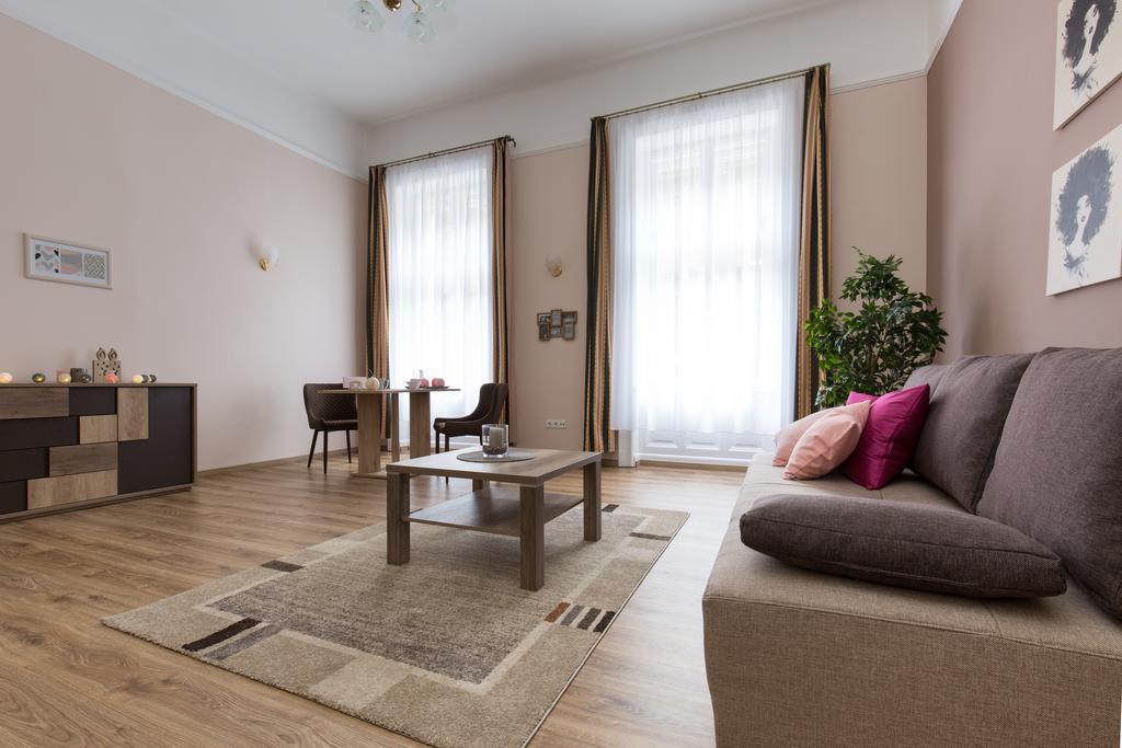 Bpm: Dob70 Classic Apartment In Downtown Boedapest Kamer foto