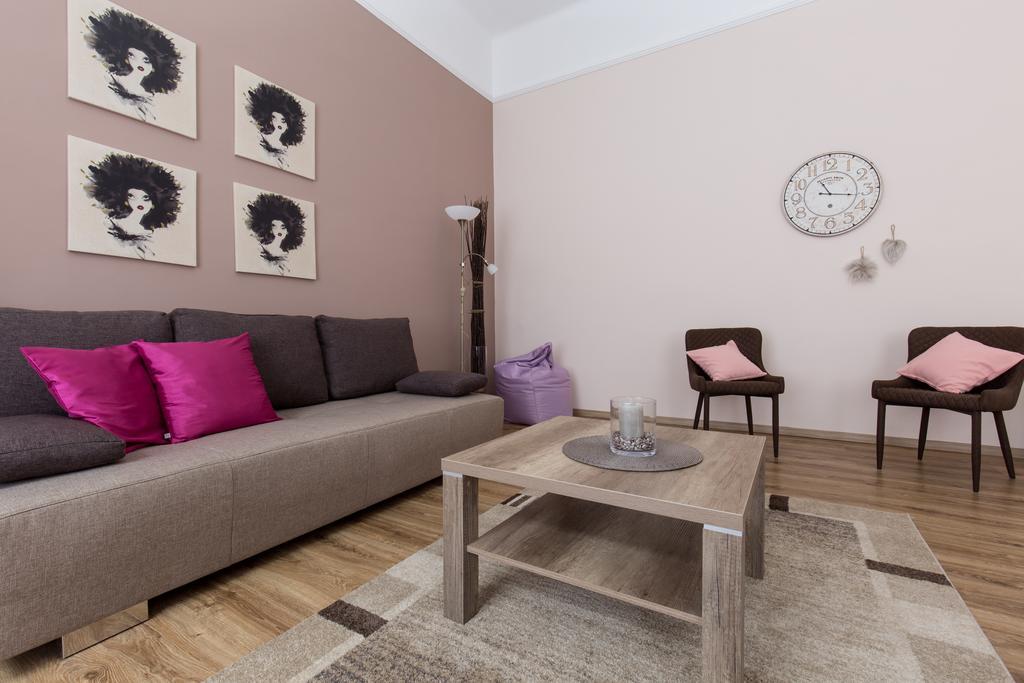 Bpm: Dob70 Classic Apartment In Downtown Boedapest Kamer foto